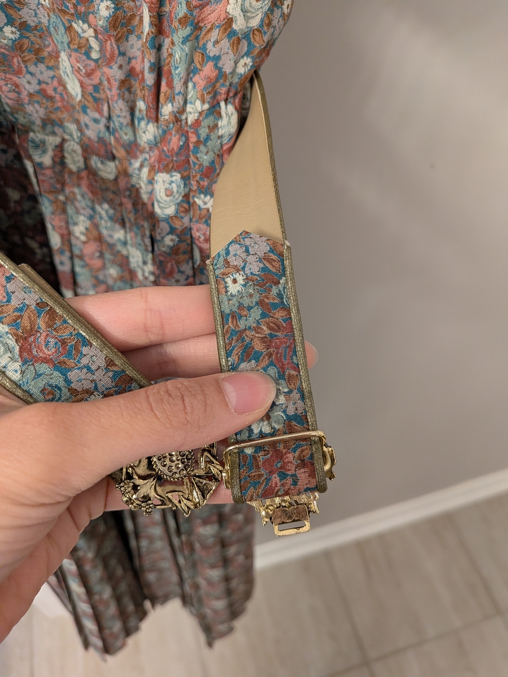 Vintage Japanese Floral Pleated Midi - Like New - Picture 9 of 10